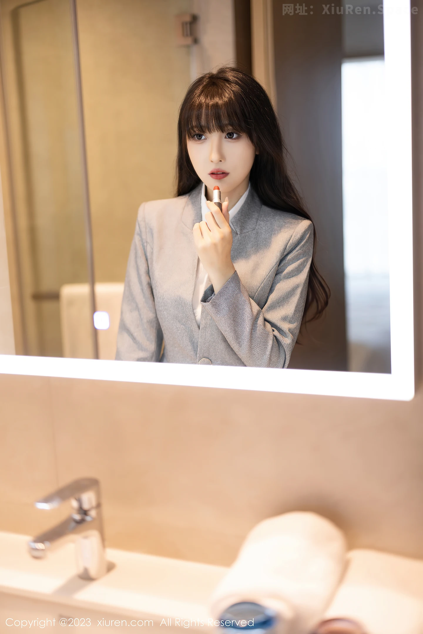 图片[3]-[XiuRen秀人网]VOL.7422 模特林星阑性感灰色OL服饰+淡蓝连衣短裙秀曼妙身姿诱惑写真85P-秀人网官方网站